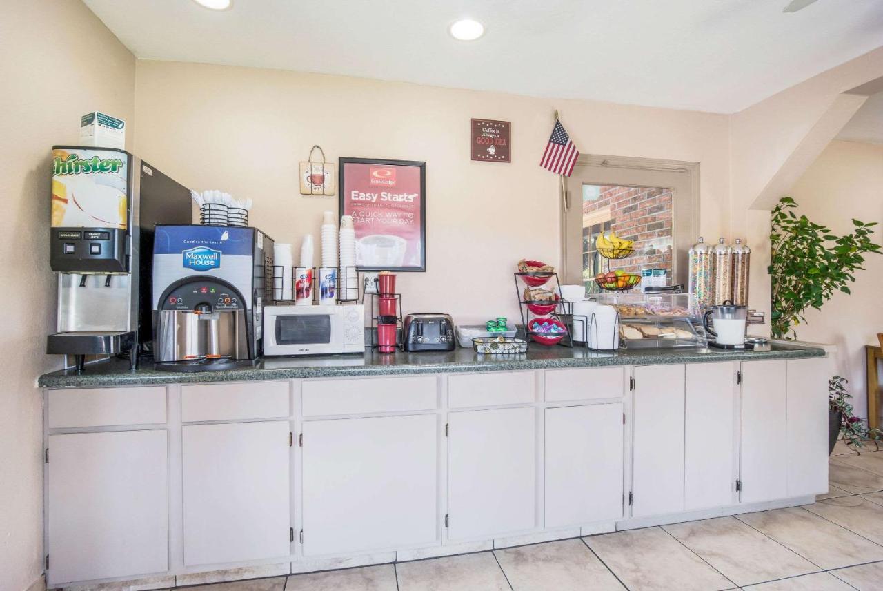 Econo Lodge Walterboro Buitenkant foto